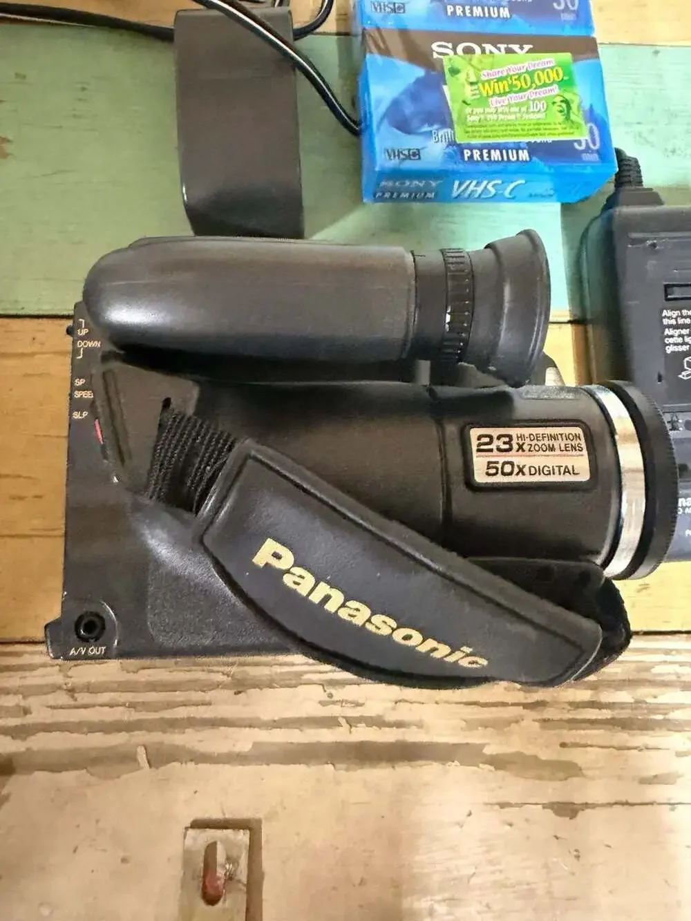 Panasonic Palmcorder PalmSight PV-L658 VHS-C Camcorder with AC Adapter & Manual